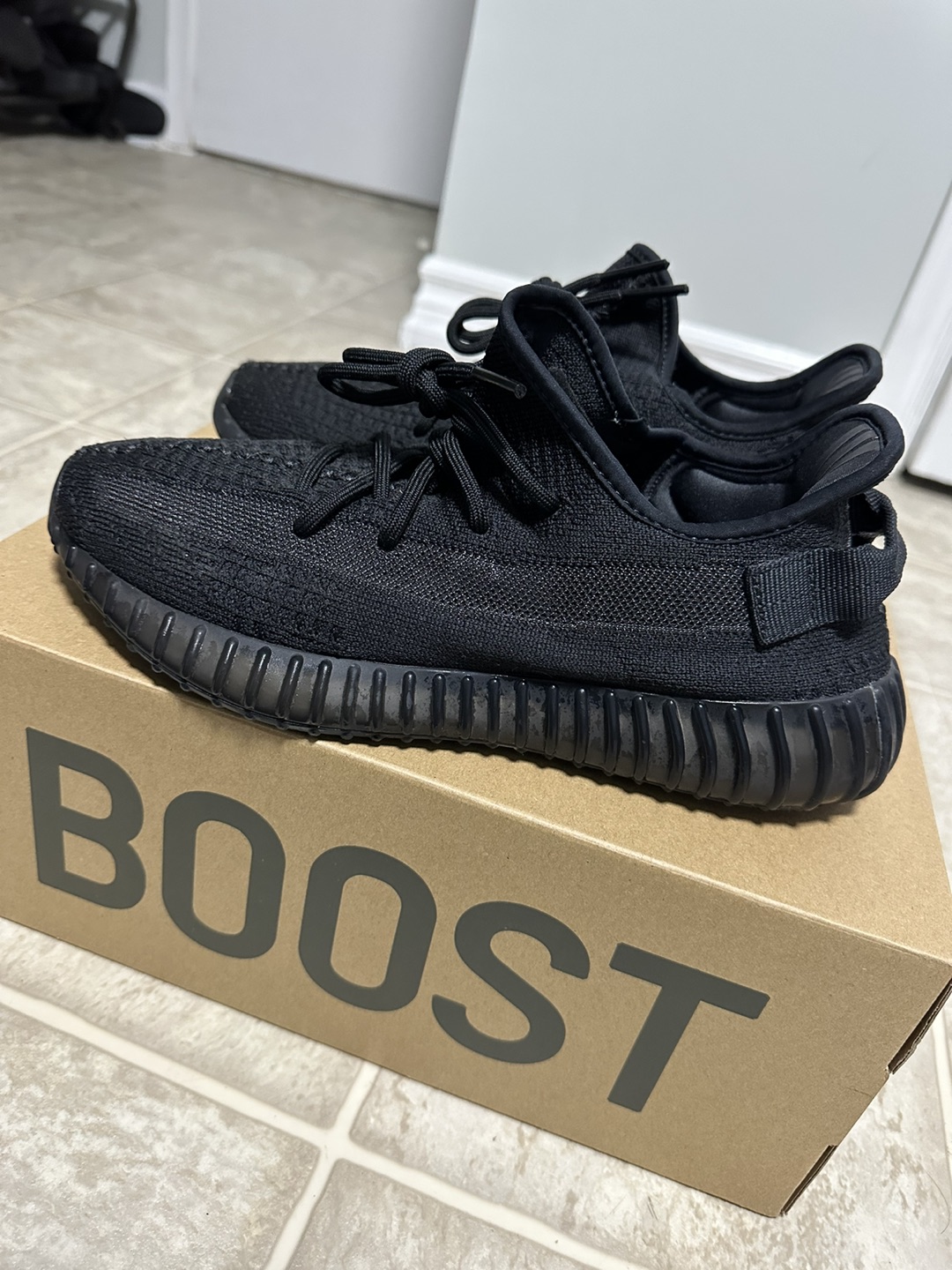 Yeezy Boost 350 v2 'onyx' thumbnail