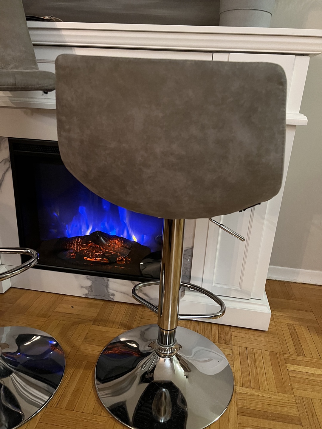 ADJUSTABLE BAR STOOLS - photo 4
