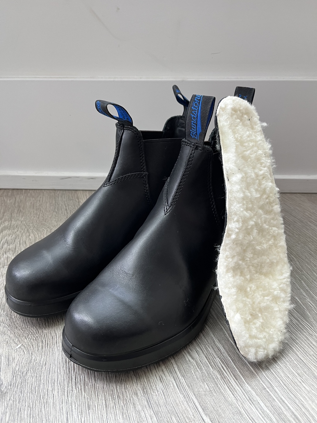 Brand new winter thermal Blundstones + renovating cream thumbnail
