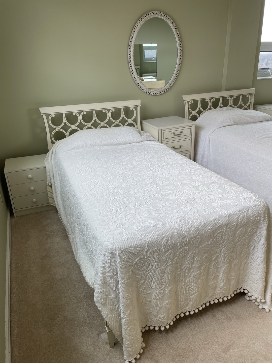 Twin Wooden Bedframe x 2 also a matching Mirror image indicator(4)