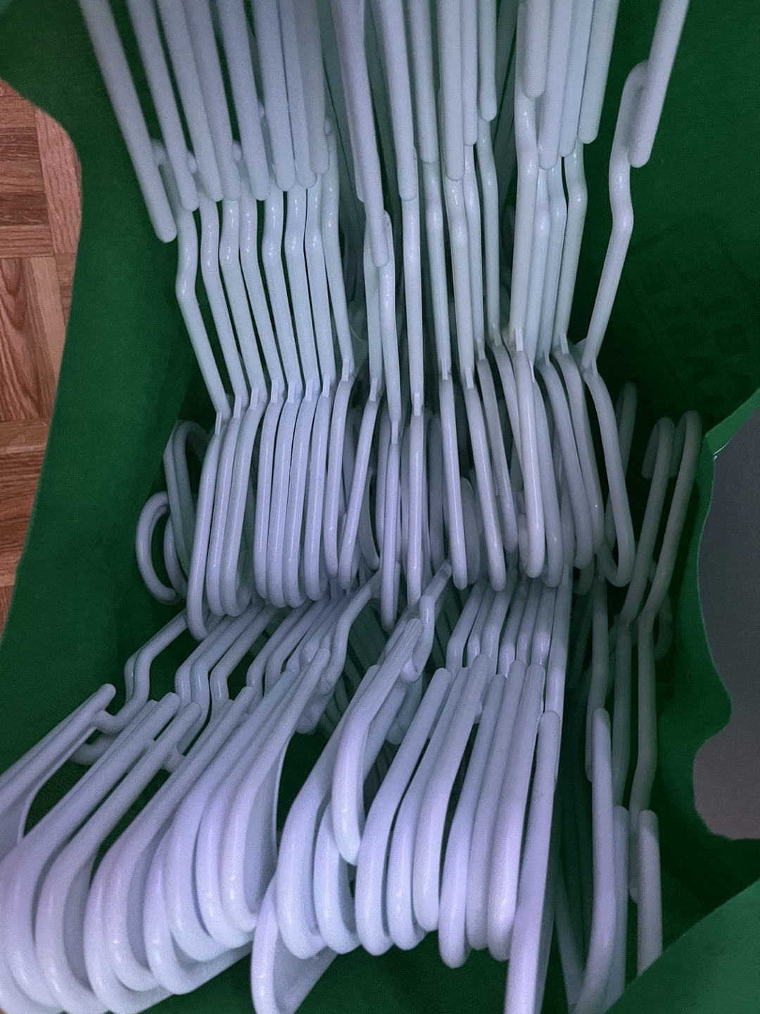 Large Bags of White Hangers (x100) - photo 3