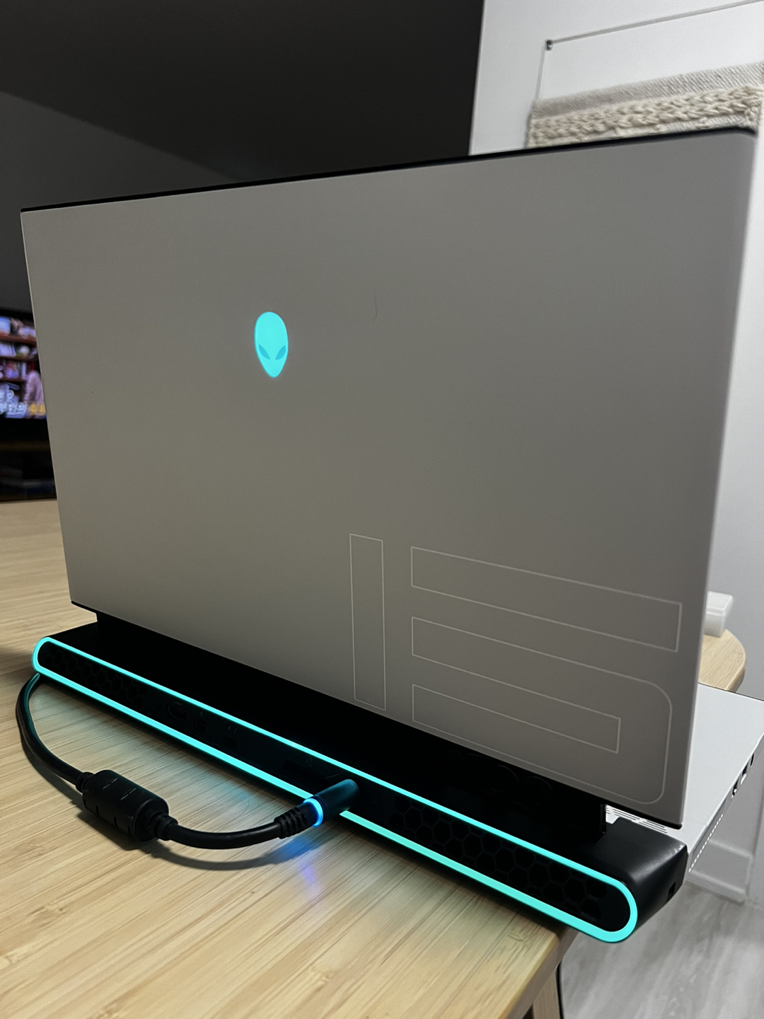Alienware M15 R3 Gaming Laptop+Mouse thumbnail