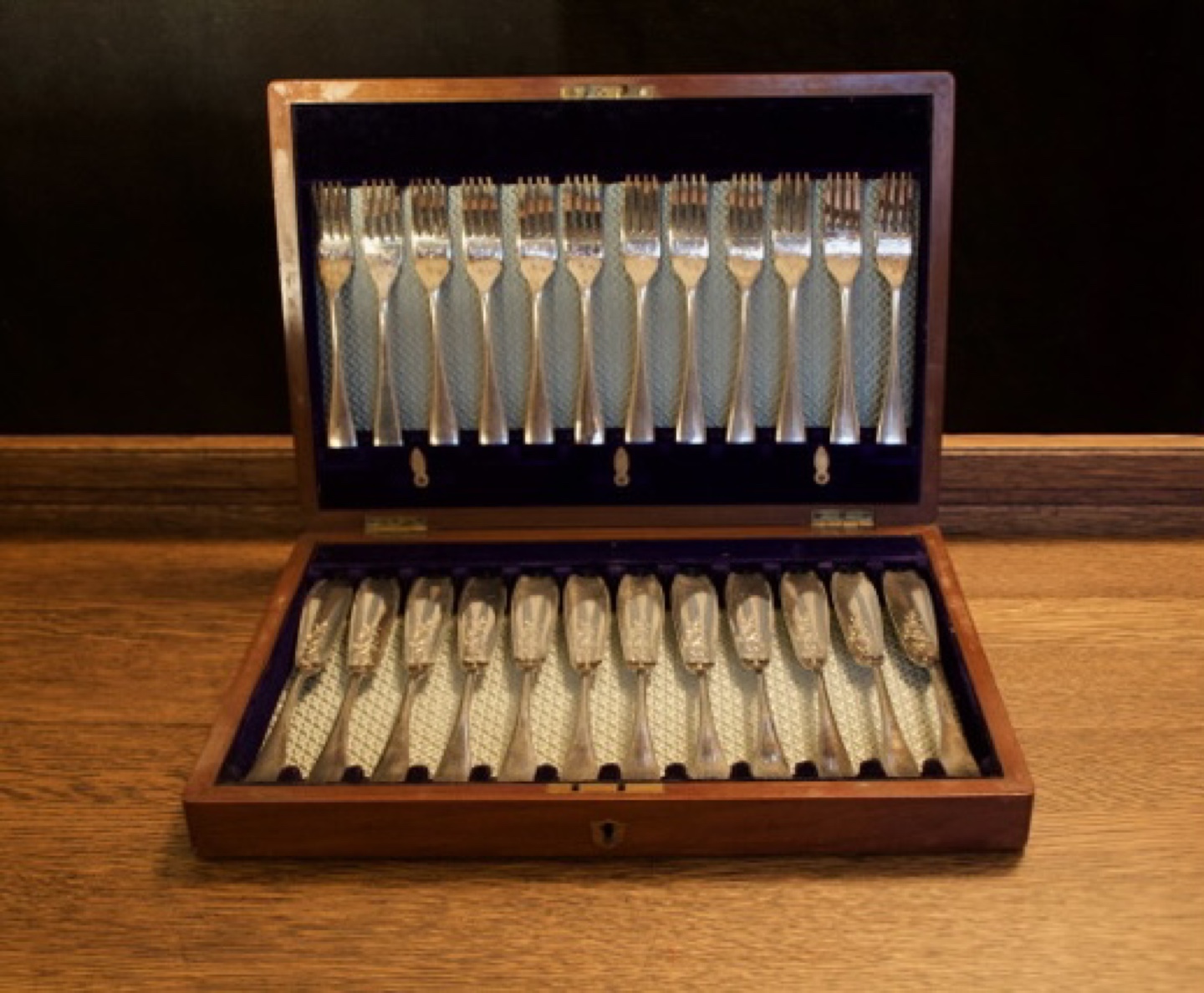 Lee & Wigfull Silver Plated Fish Knives/Forks (Coxwell/Danforth) thumbnail