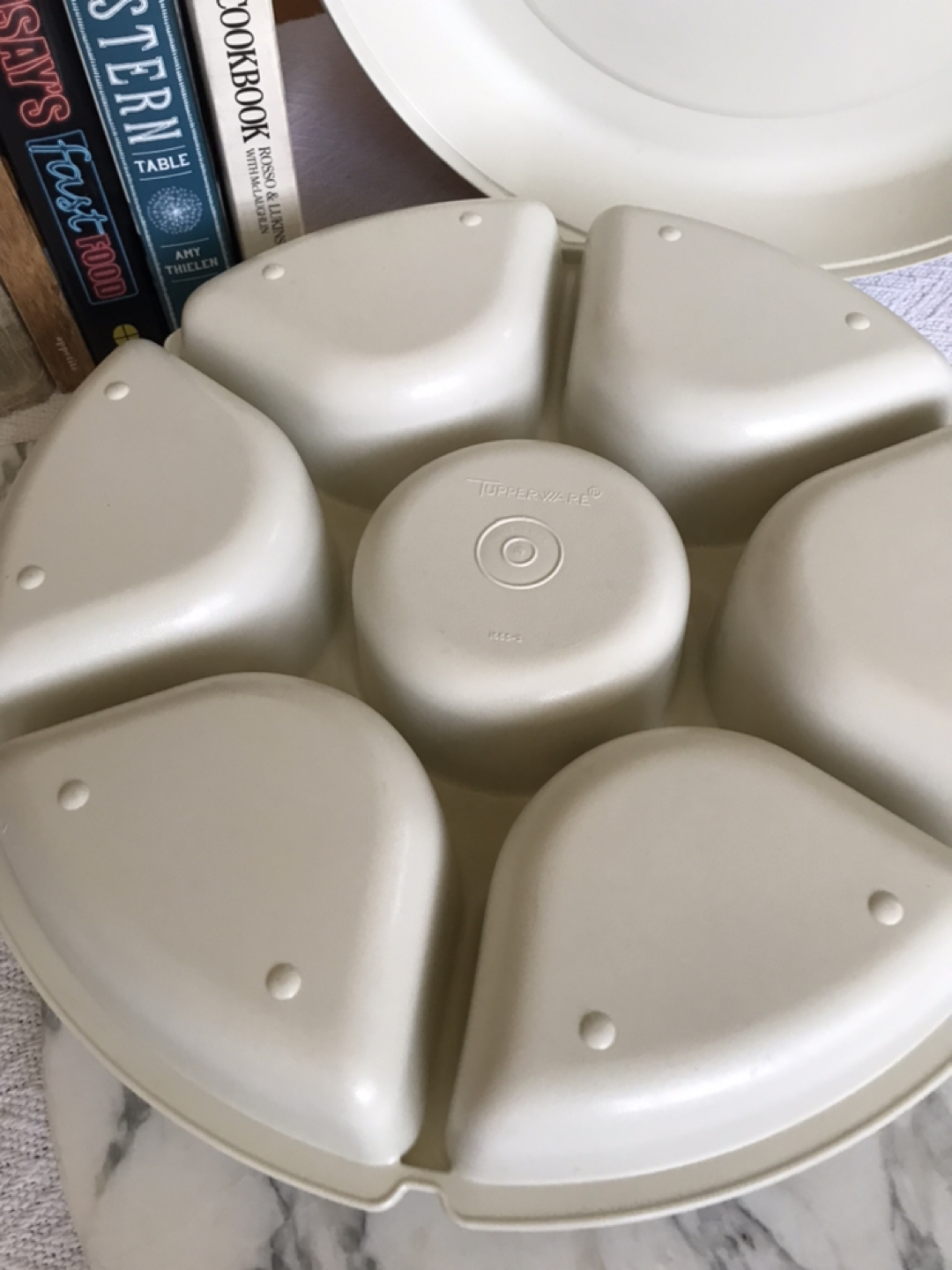 Vintage Collectable Tupperware Serving Tray image indicator(2)