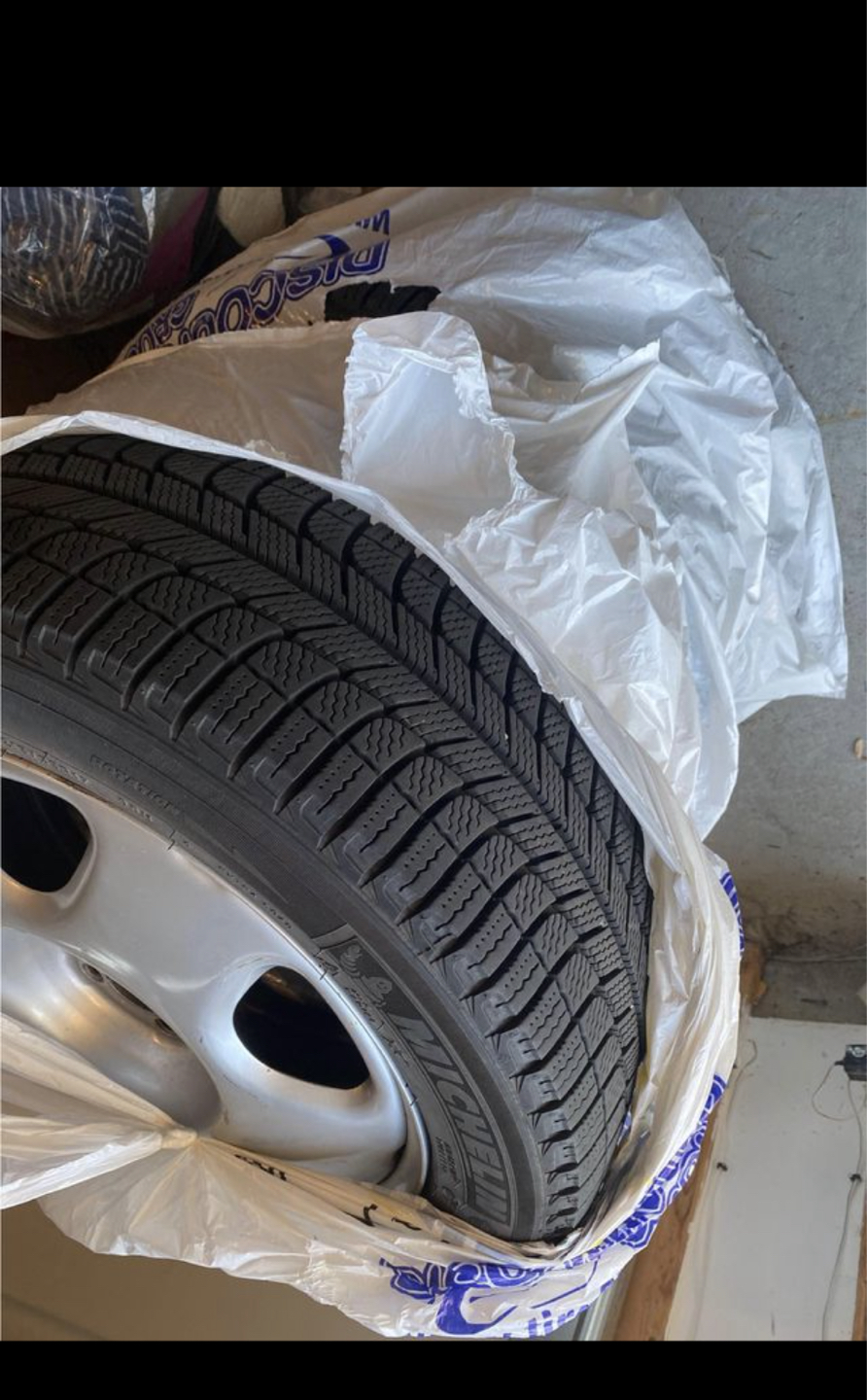 215/55 R17 Michillin ice winter Tyres with Wheels/Rims thumbnail
