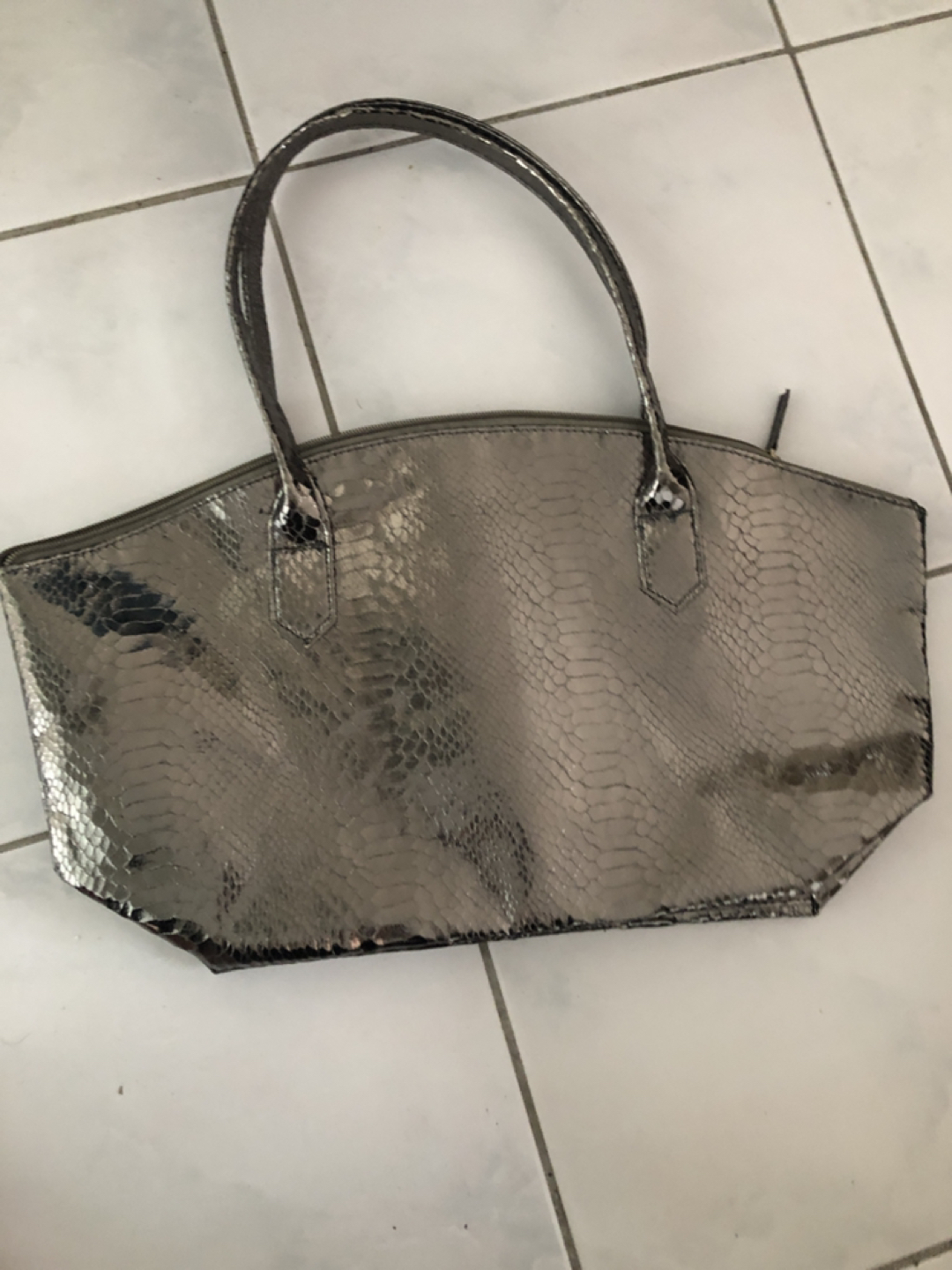 Backpack and large purse, unused 20$ each or best offer image indicator(3)