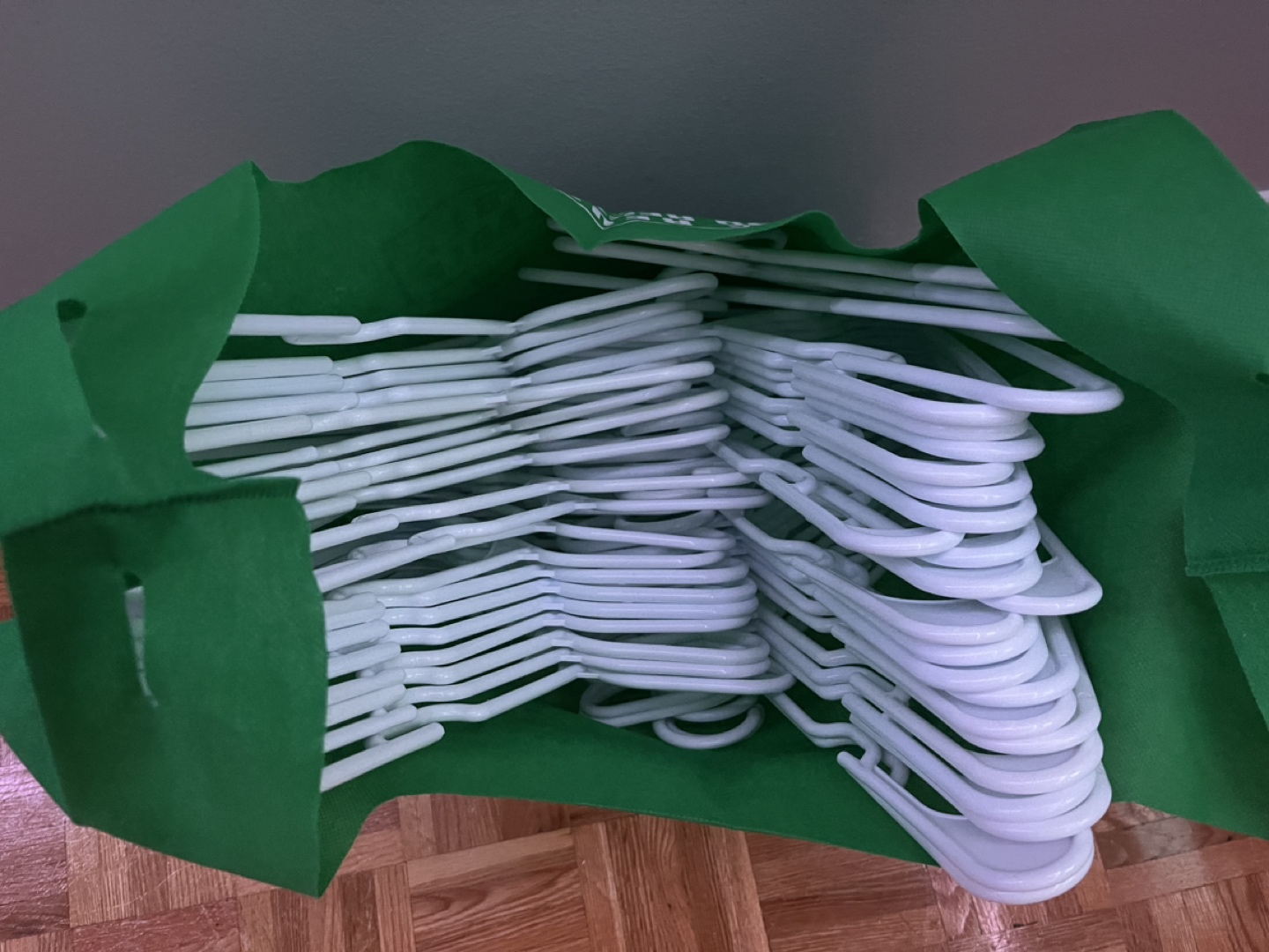 Large Bags of White Hangers (x100) - photo 2