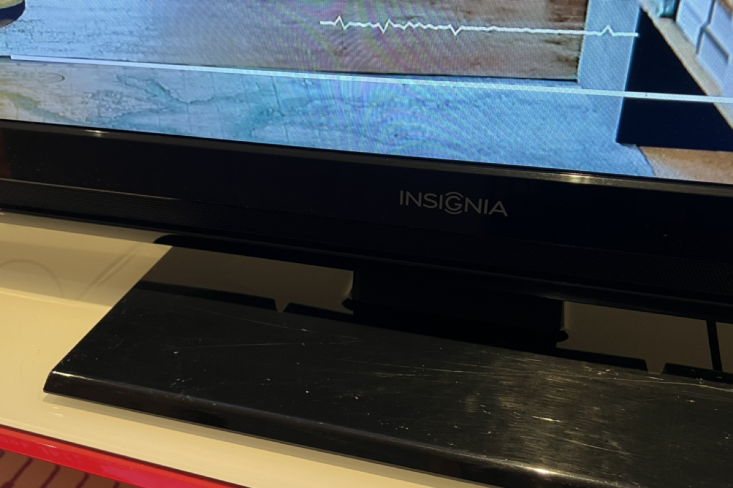 46" Insignia HD TV 1080p 60Hz with remote - $40 - photo 4