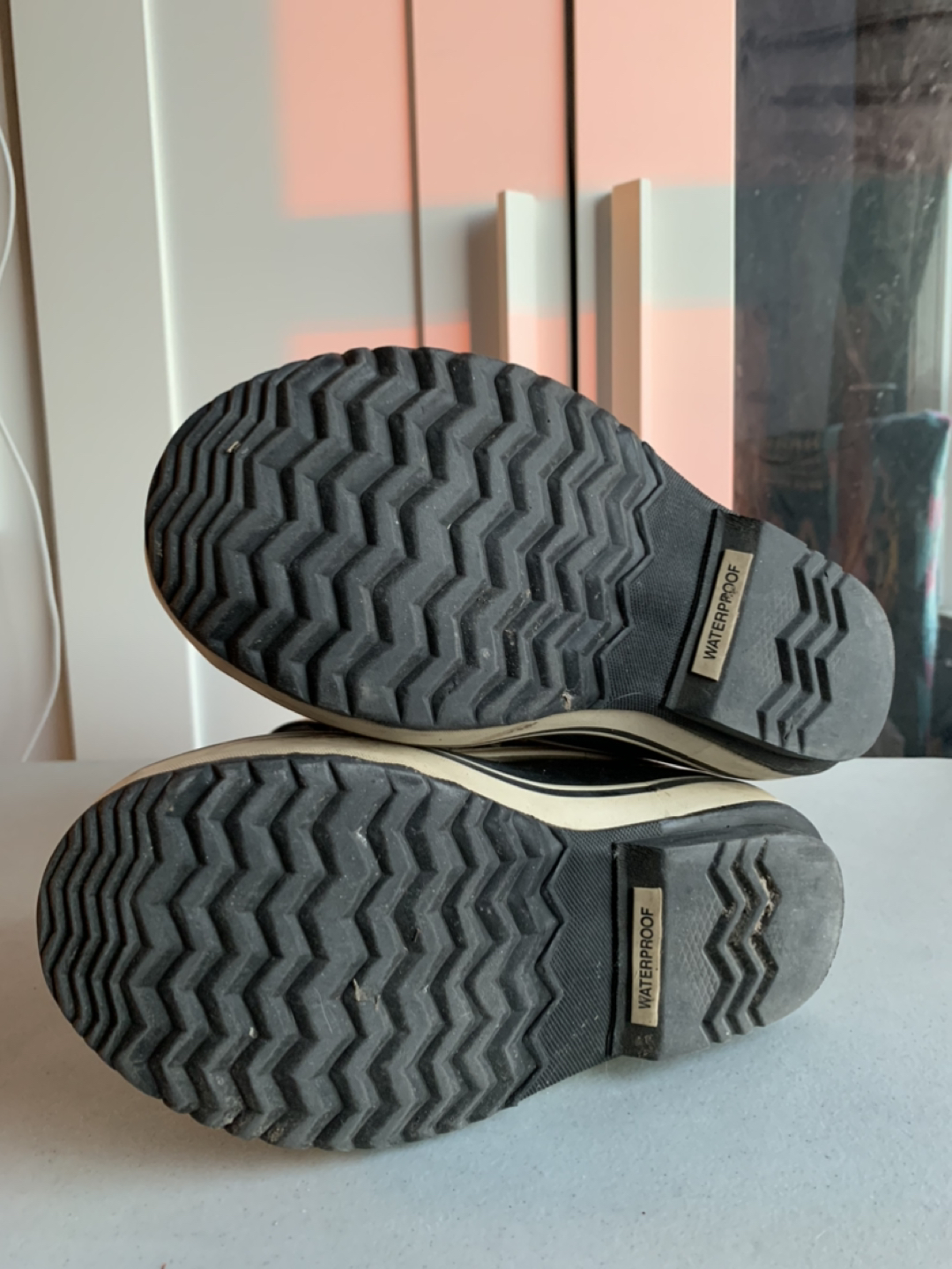 Used SOREL Youth Size 4 Winter Boots image indicator(3)