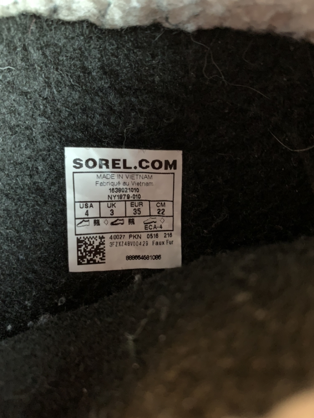 Used SOREL Youth Size 4 Winter Boots image indicator(4)