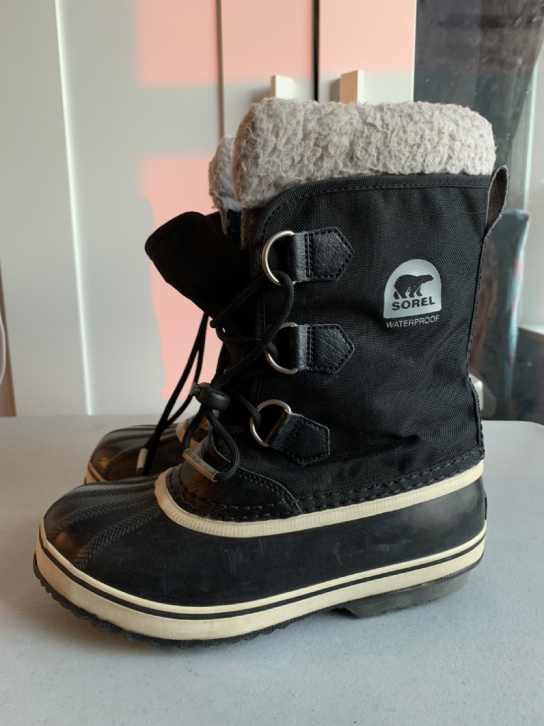 Used SOREL Youth Size 4 Winter Boots image indicator(2)