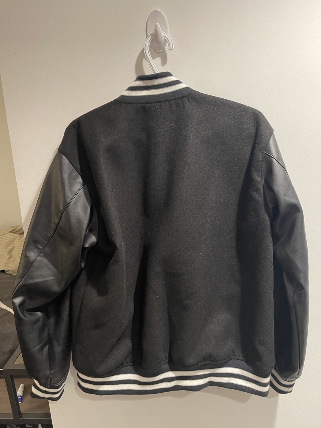 Black baseball jacket - photo 2