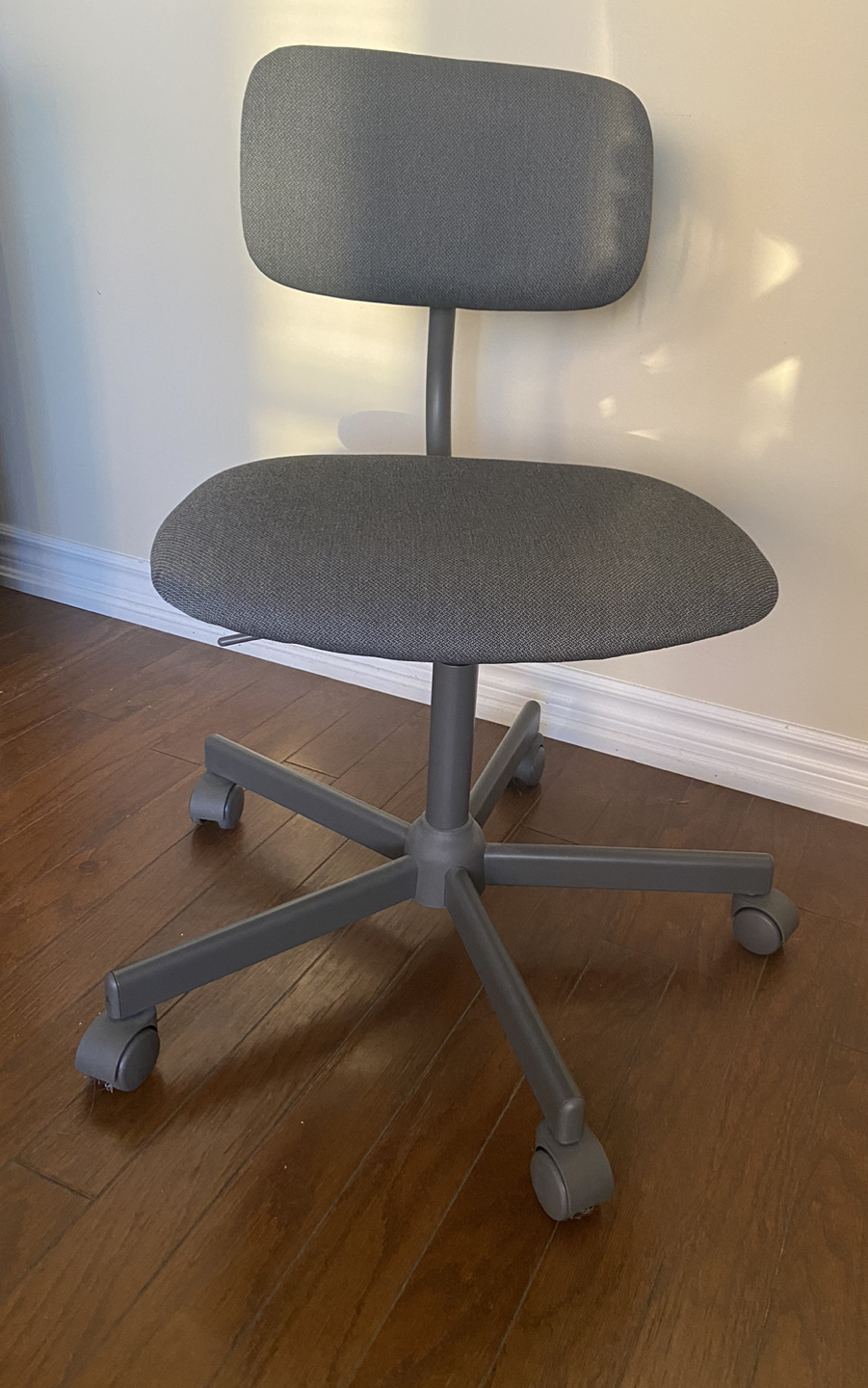 Comfortable office chair for sale, lightly used.