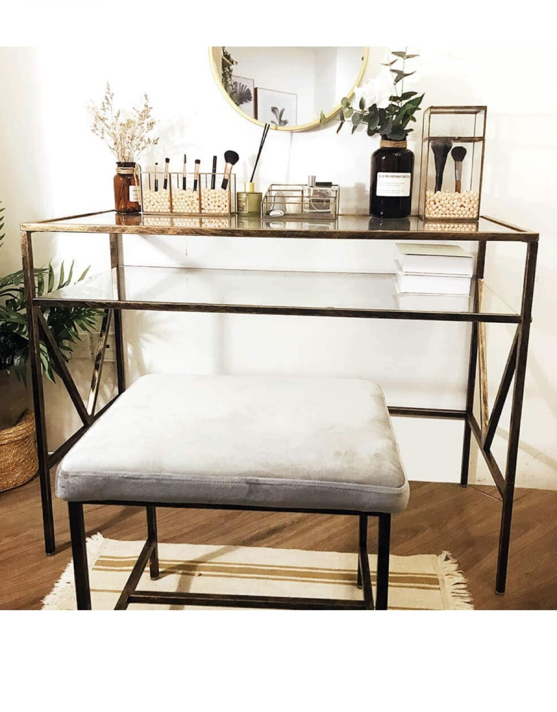 Glass top vanity table - photo 2