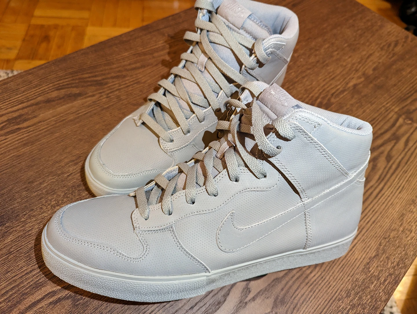 Men's Nike Shoes Size 13 NEVER WORN, STILL IN BOX image indicator(5)