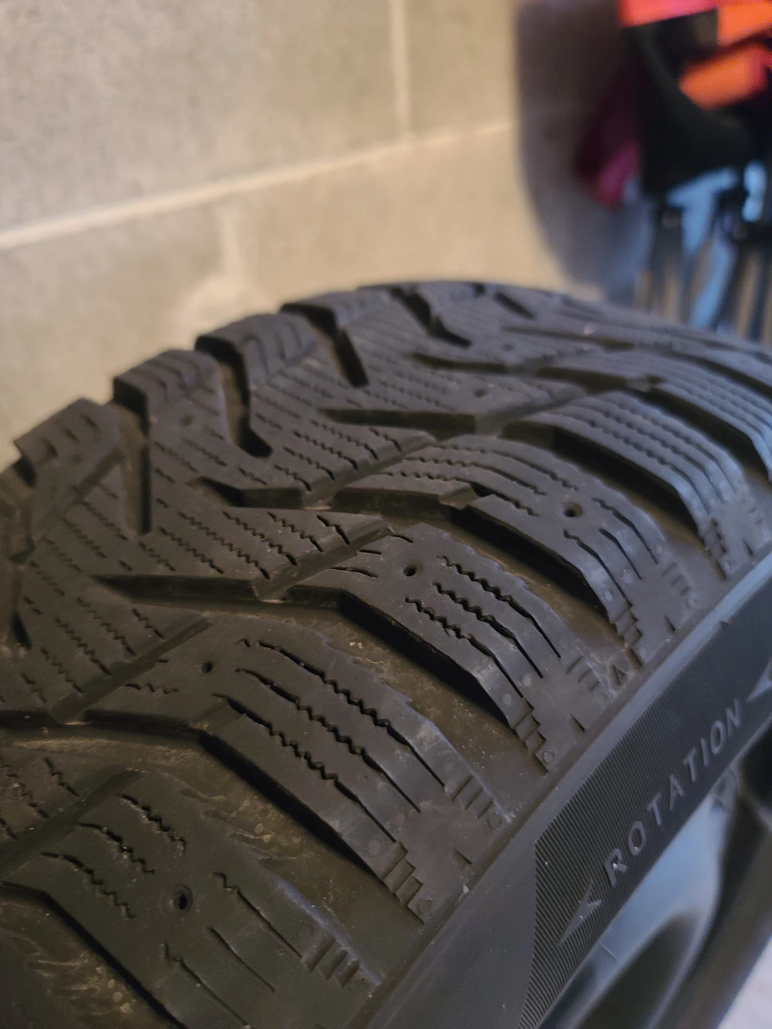 Winter tires SUV 225/60 R17 + wheels + covers - photo 4