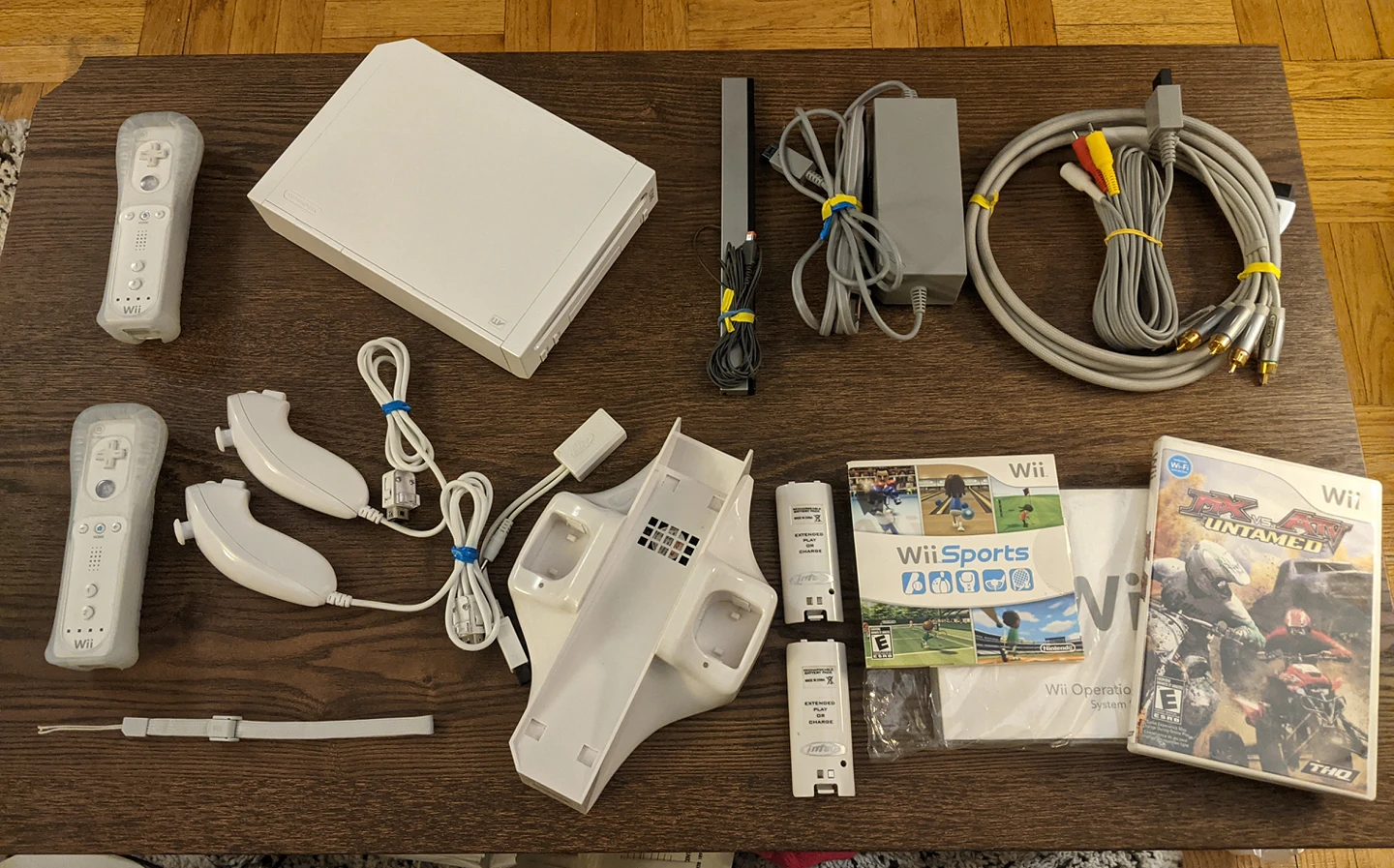Nintendo Wii console + 2 controllers + 2 games thumbnail