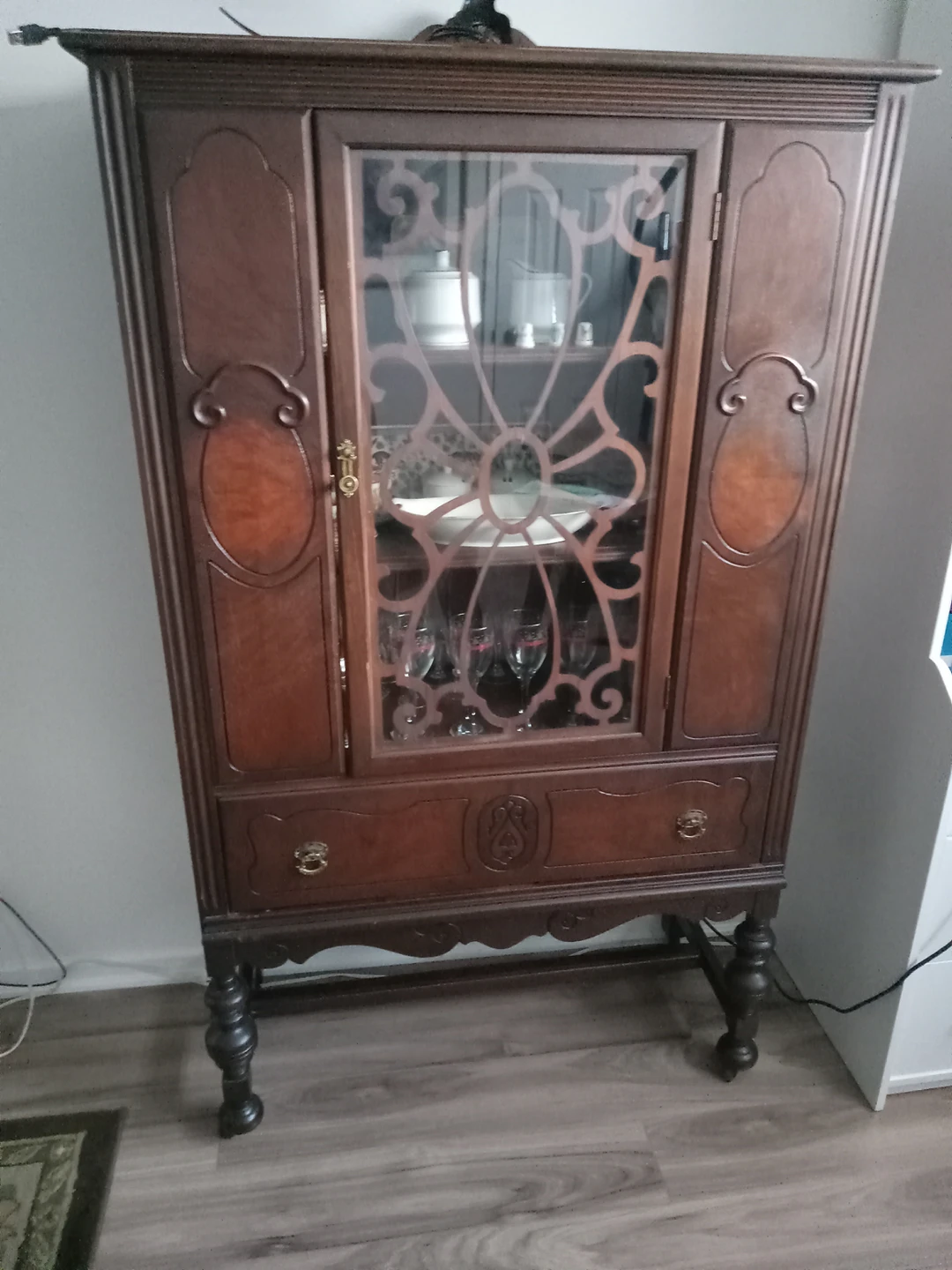 Cabinet ANTIQUE. thumbnail