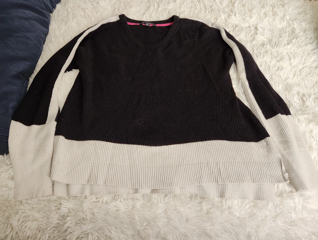 Women's sweater thumbnail