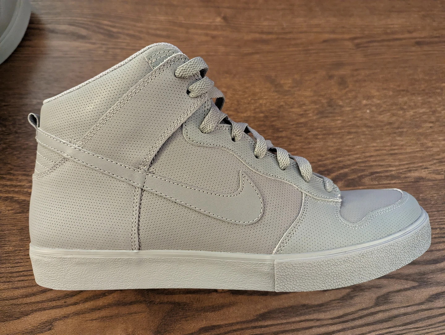 Men's Nike Shoes Size 13 NEVER WORN, STILL IN BOX image indicator(6)