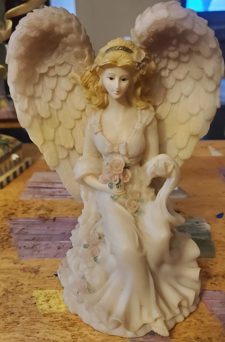 sitting Angel