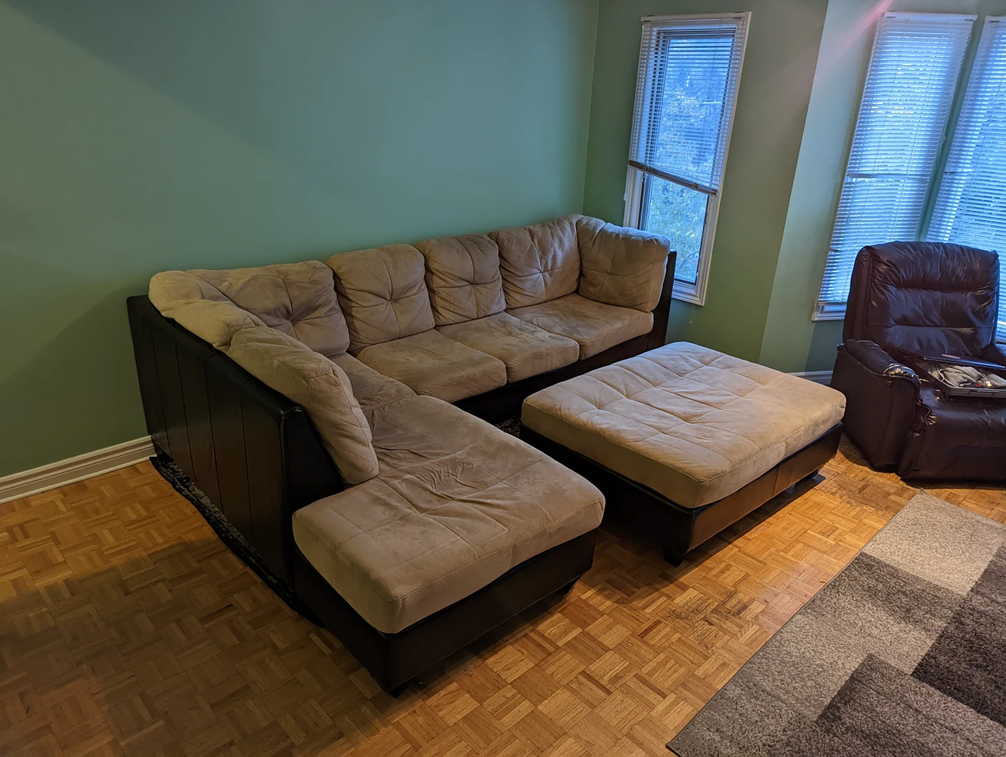 Sectional Sofa/Couch