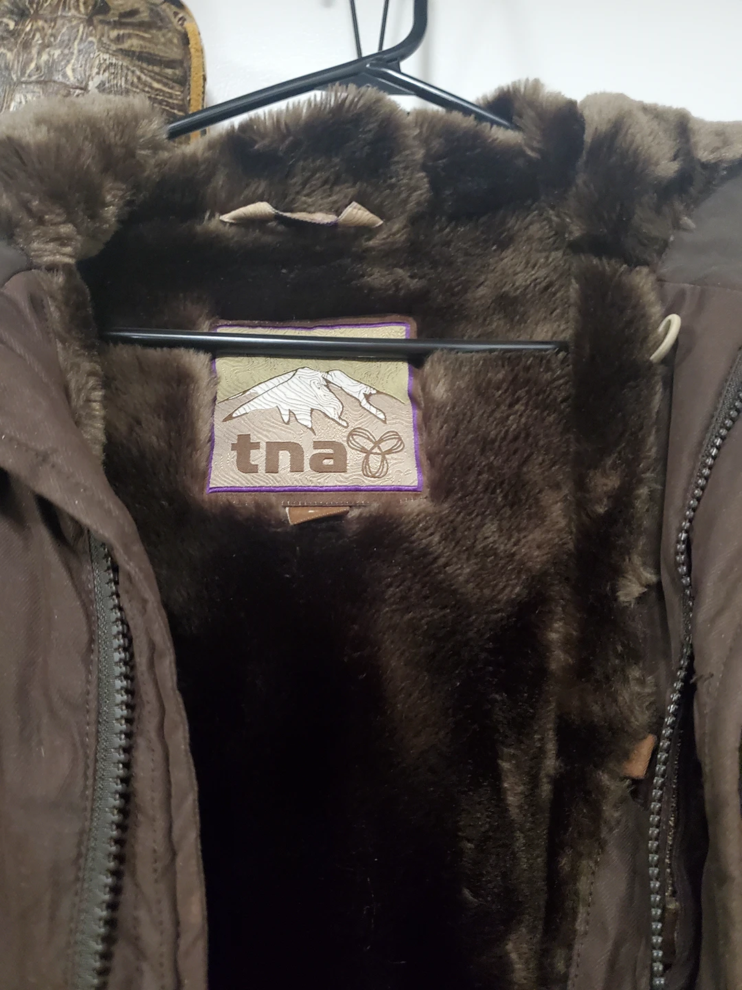 Aritzia TNA ski jacket image indicator(3)