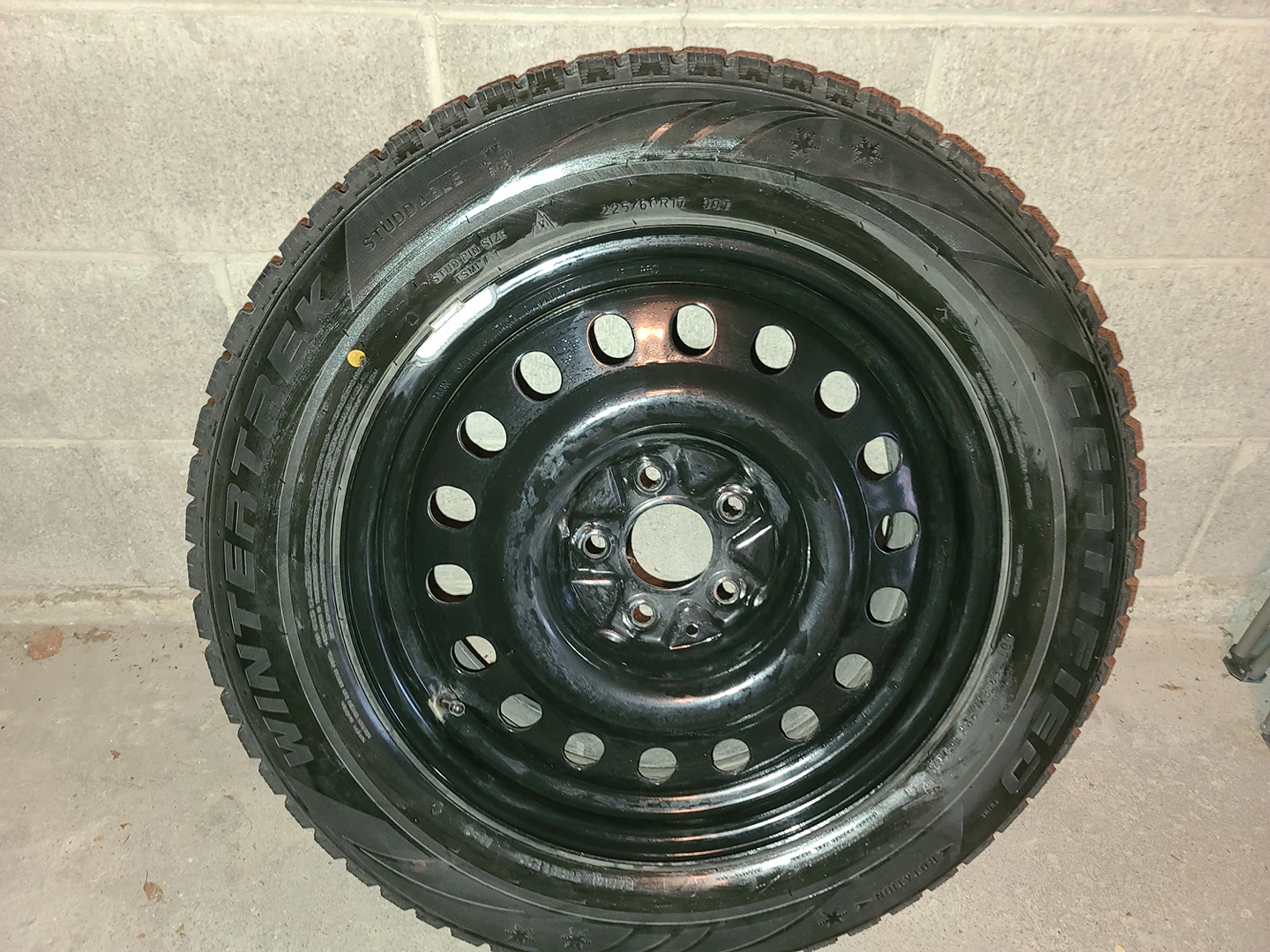 Winter tires SUV 225/60 R17 + wheels + covers