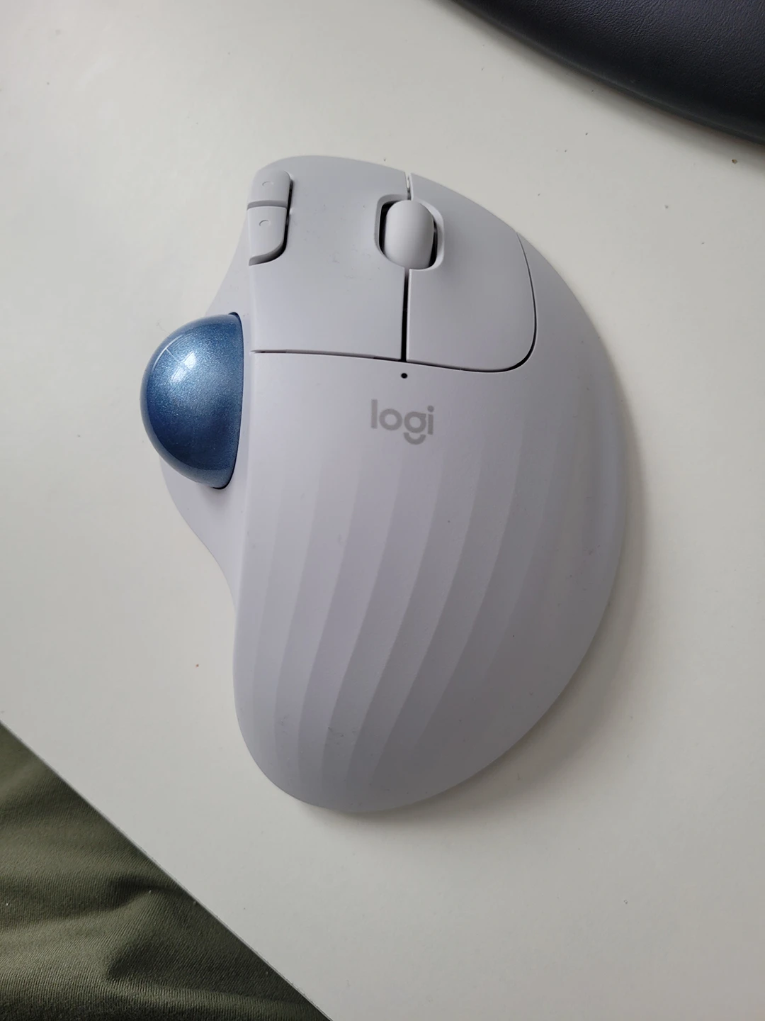 Logitech ergonomic wireless thumb control mouse thumbnail