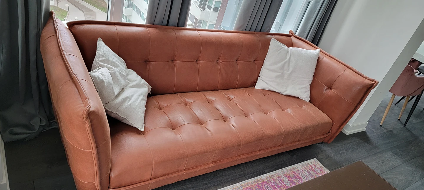Beautiful mint condition leather couch thumbnail