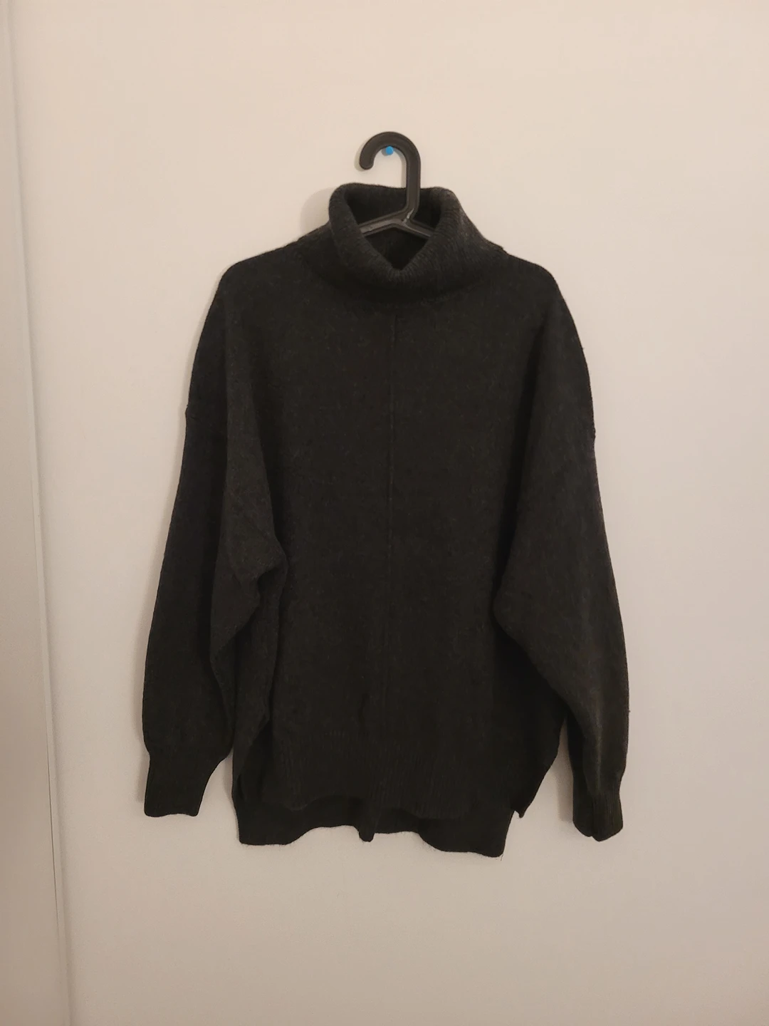H&M Sweater-never worn thumbnail