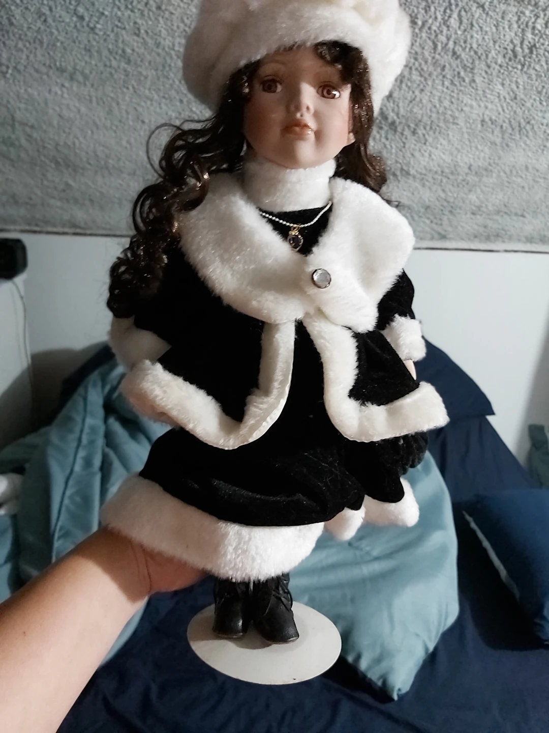 (New price) Collector Porcelain doll - photo 3