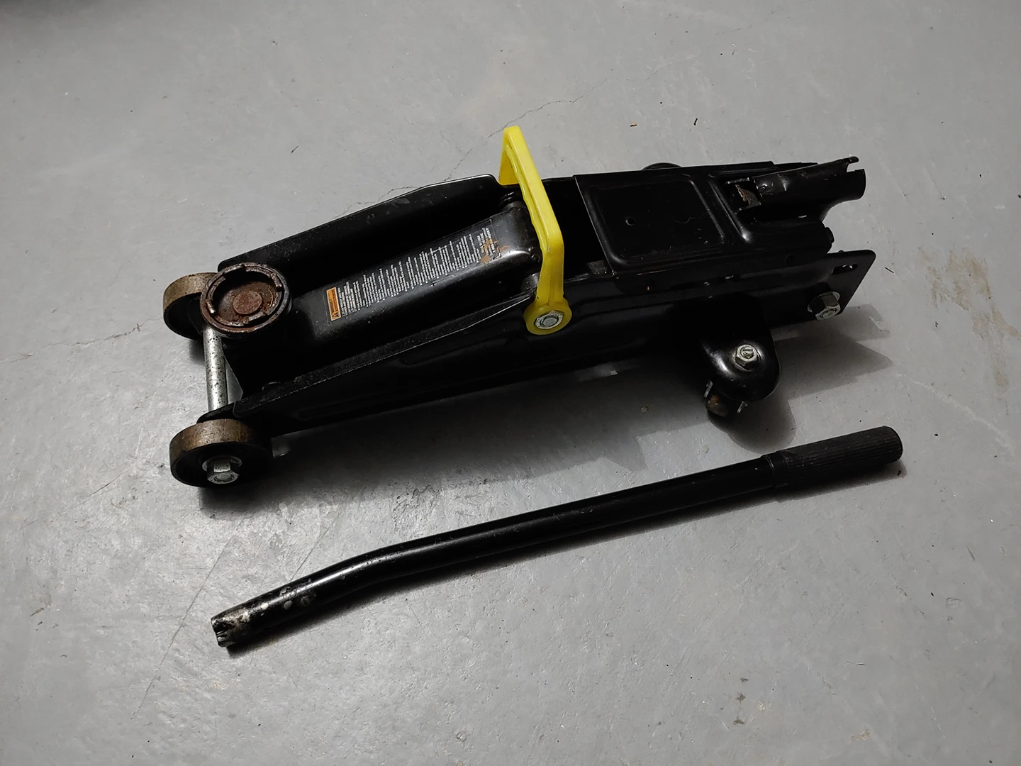 2.25 Ton Car jack thumbnail