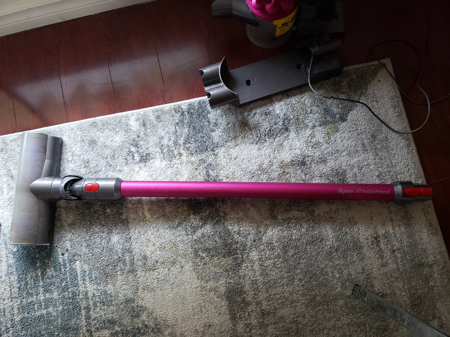 Dyson V7 Stick Vacuum - photo 4