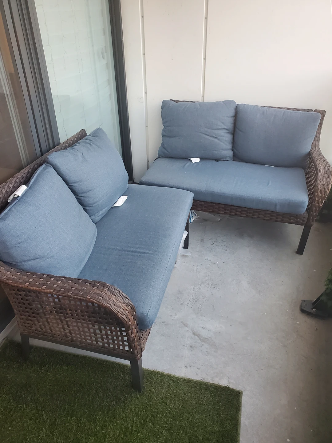 Large Beautiful Patio Set with Table - Like brand new condition! - photo 4