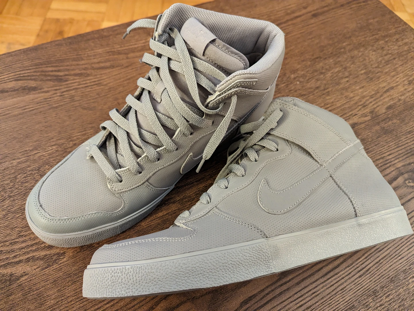 Men's Nike Shoes Size 13 NEVER WORN, STILL IN BOX image indicator(3)