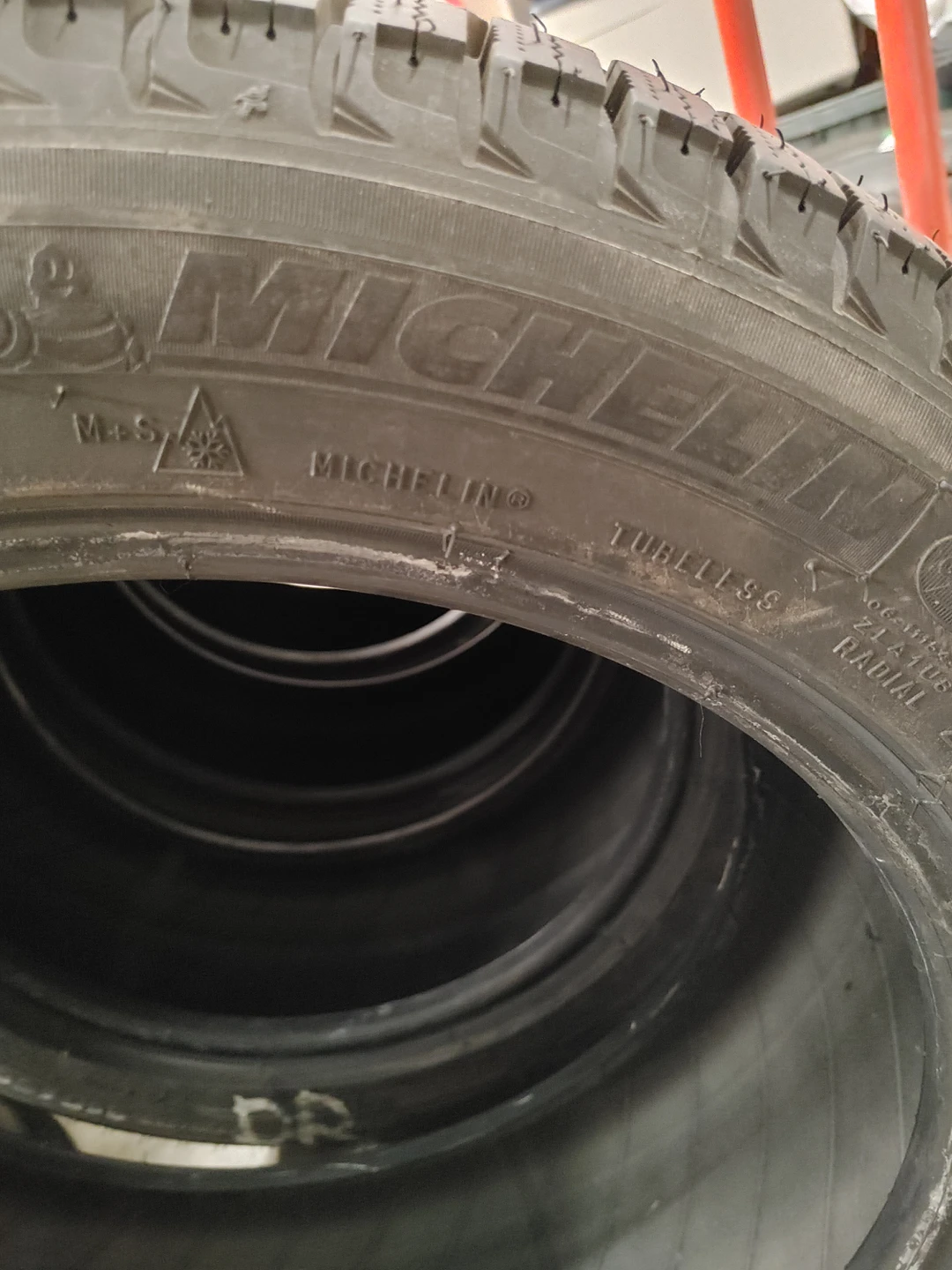 Snow Tires 215/50R17 image indicator(2)