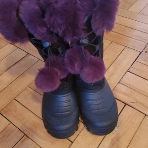 LN)Girls Size 5 WaterProof Winter Boots