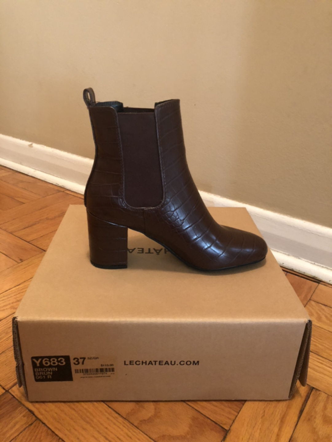 Brand New out of the box Women’s Brown Booties Size 6.5 image indicator(8)