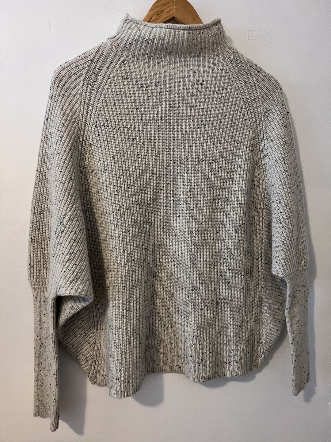 Club Monaco 100% Cashmere sweater