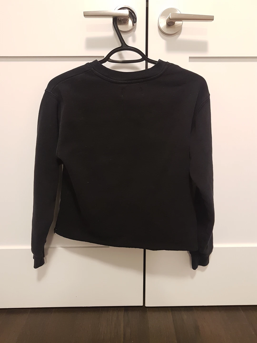 Aritzia tna crew neck image indicator(2)