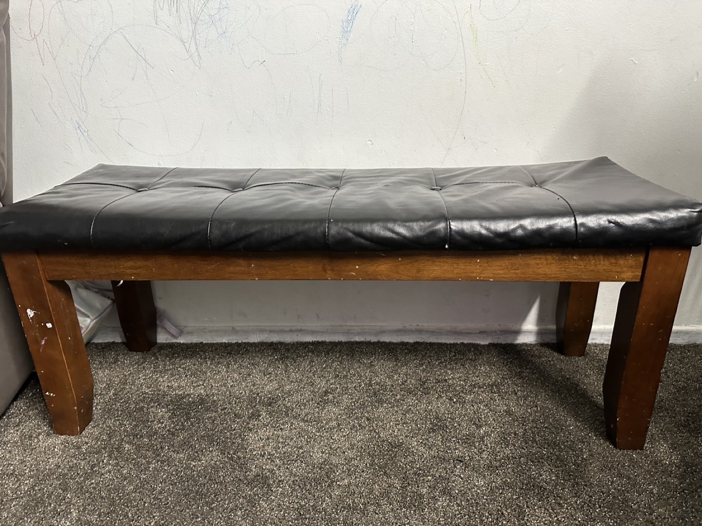 Dining table with 5 chairs & 1 extra seats