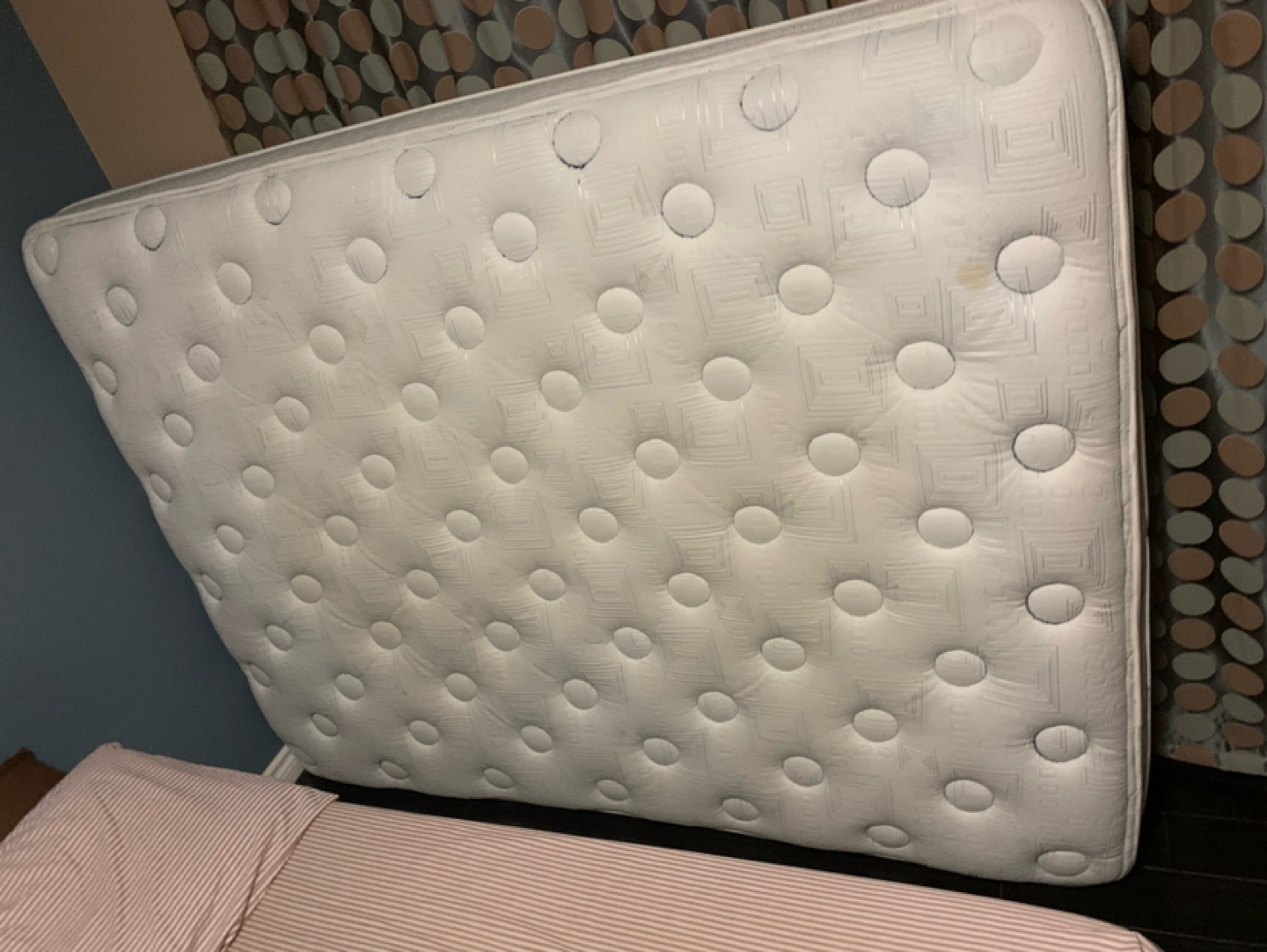 Sealy Mattress Pillow Top - Queen size thumbnail
