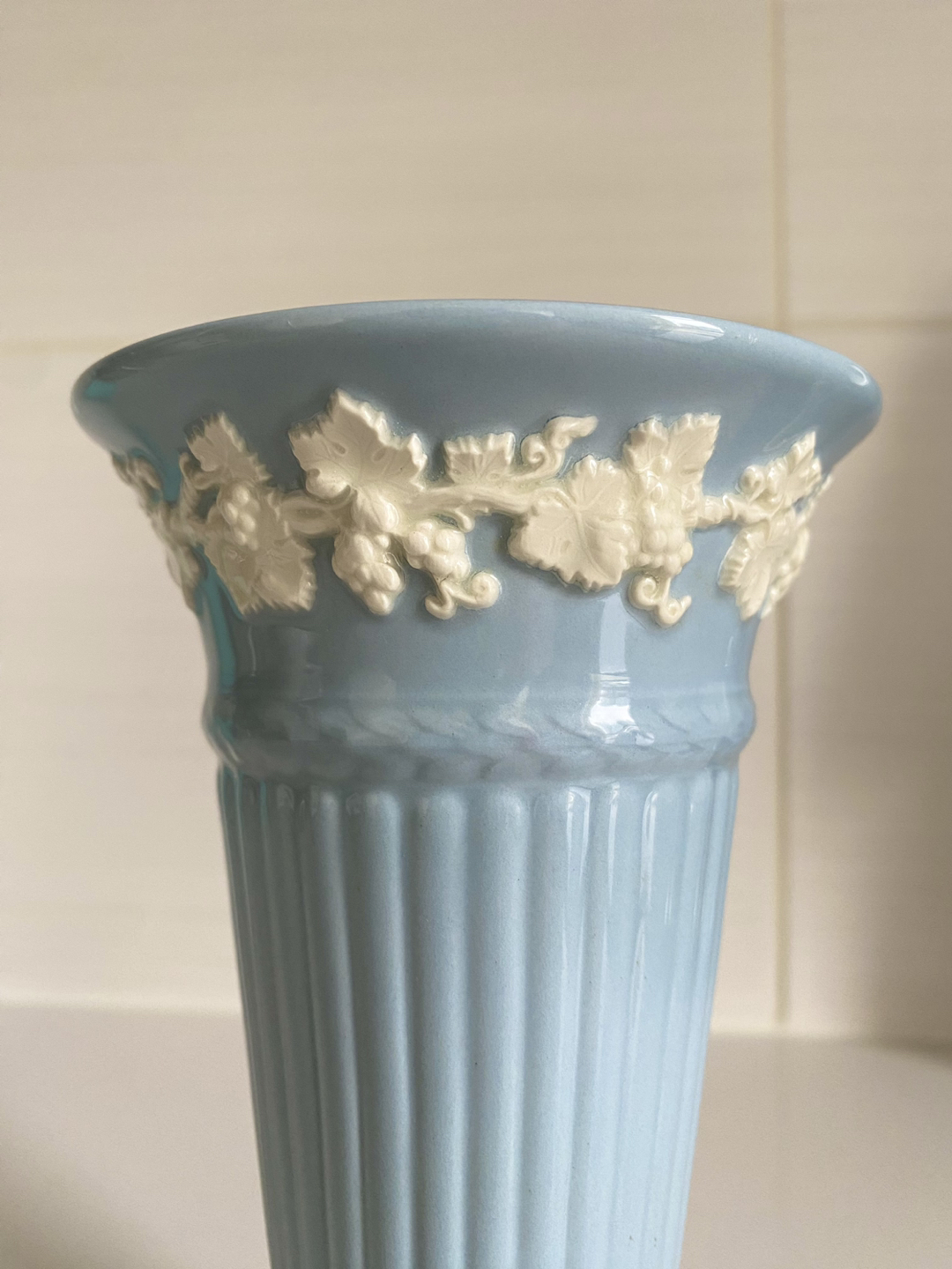 Vintage Wedgwood Etruria & Barlaston Trumpet Vase image indicator(6)