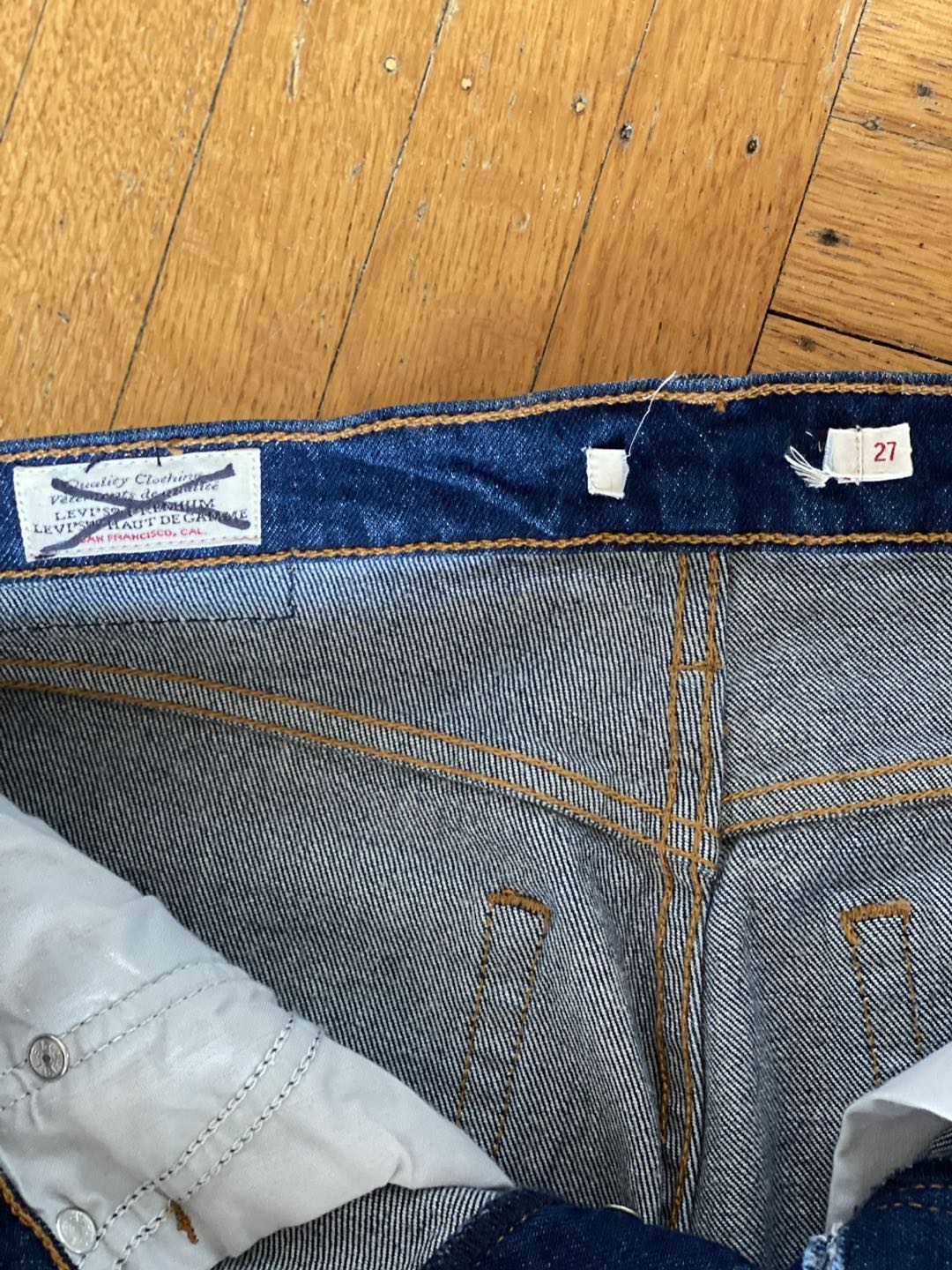 NWOT LEVI’S WEDGIE DARK WASH JEANS sz 27 - photo 2