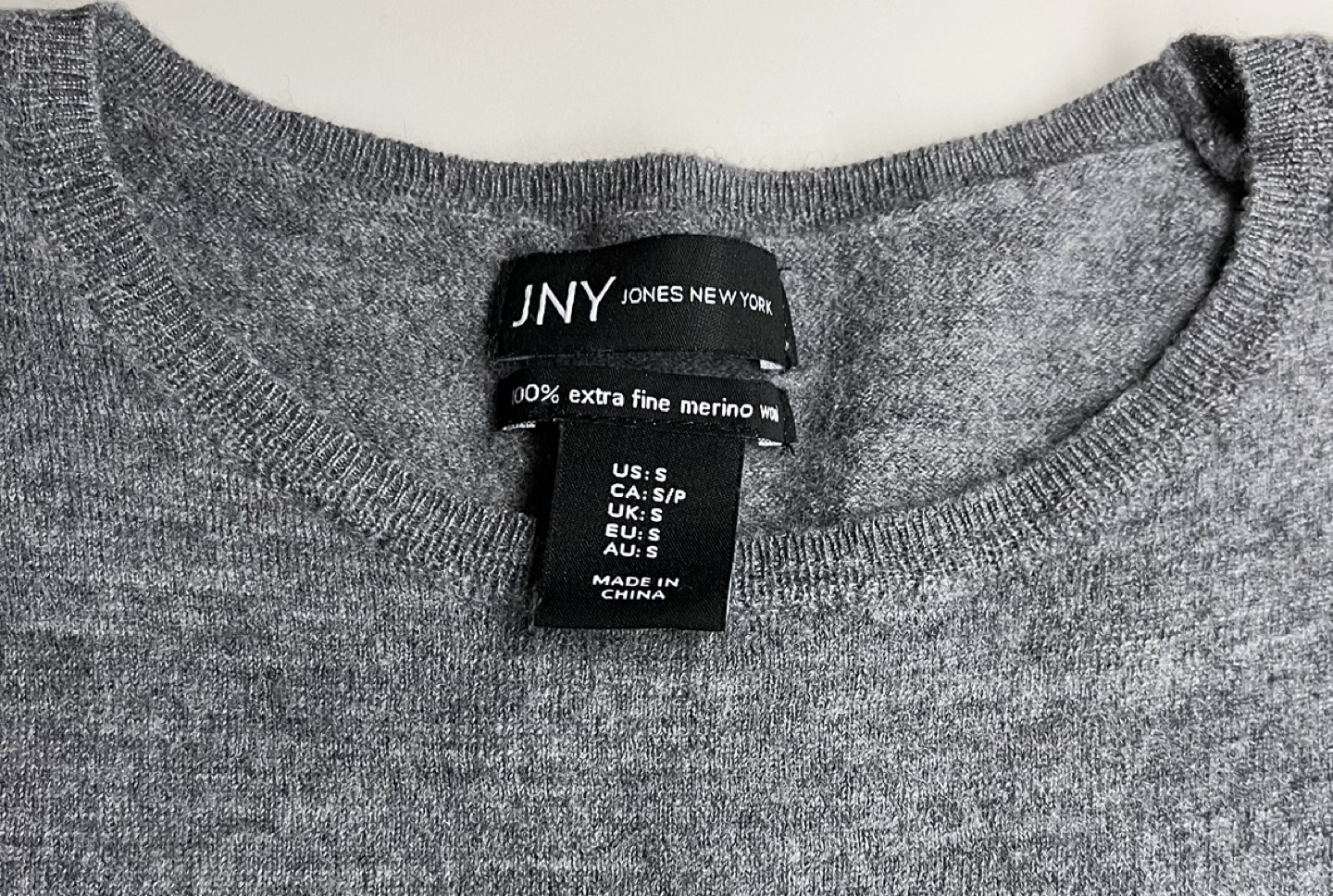 JYN 100% Extra Fine Merino wool sweater - Size S/P - photo 2