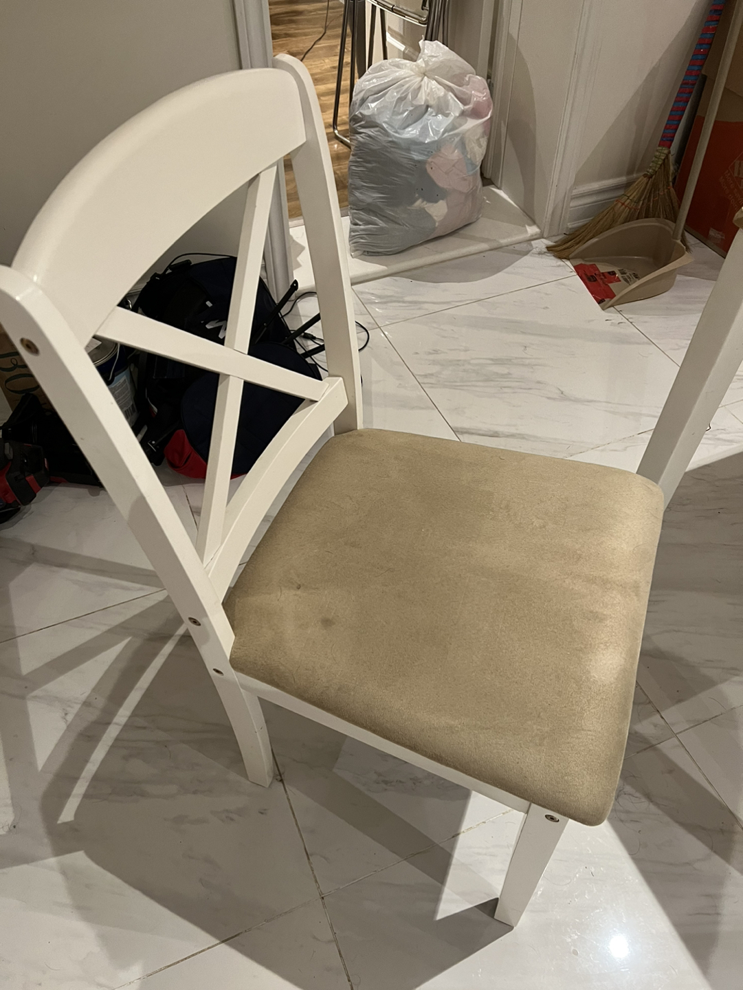 Small kitchen table with 4 chairs - photo 3