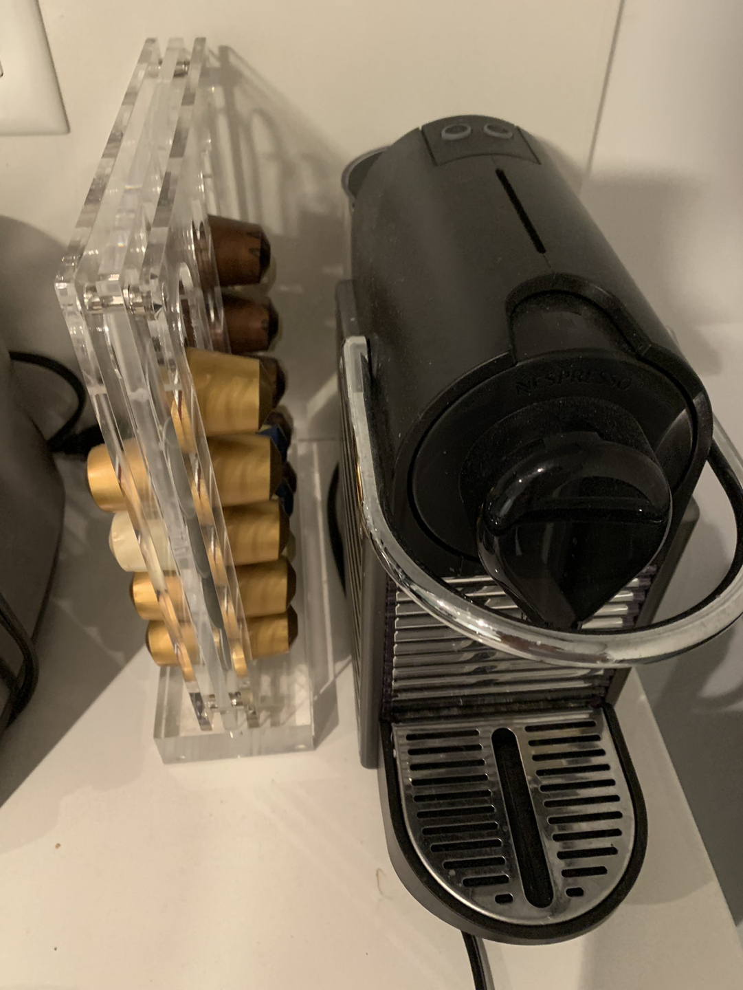 ALL! Nespresso machine + dispenser + cups + 38 free capsules - photo 3