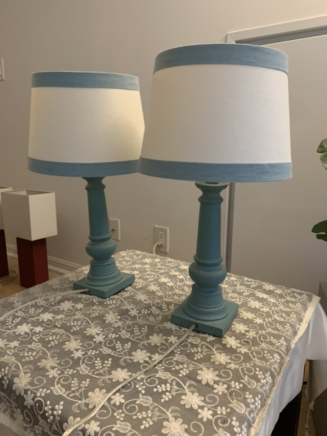 2 bed side table lamps