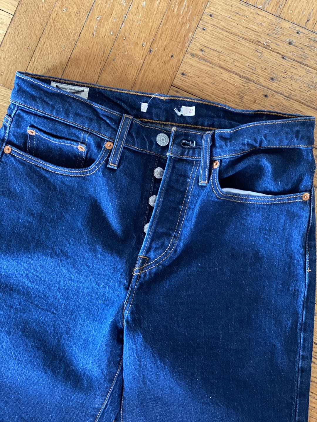 NWOT LEVI’S WEDGIE DARK WASH JEANS sz 27 - photo 4